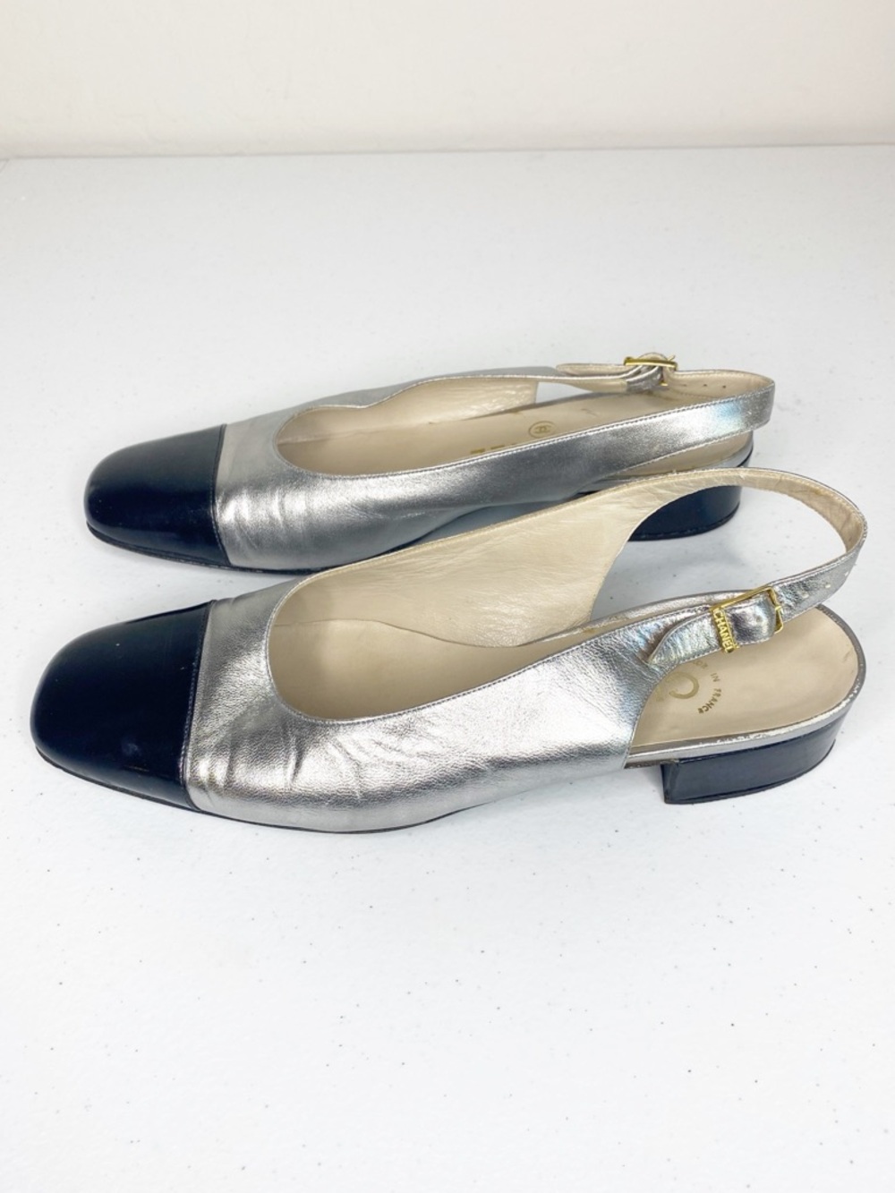 Chanel Vintage Cap-Toe Sling Back Pumps Sliver Black Size 38 - Picture 4 of 15